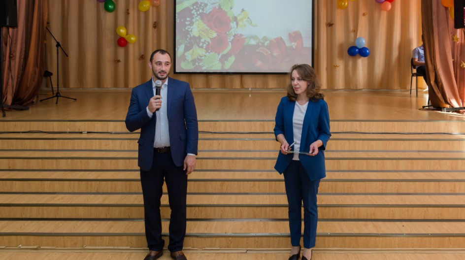 Алексей Солдатенко поздравил педагогов с профессиональным праздником