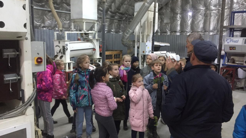 Алексей Солдатенко организовал экскурсию для учащихся школы "Дружба"