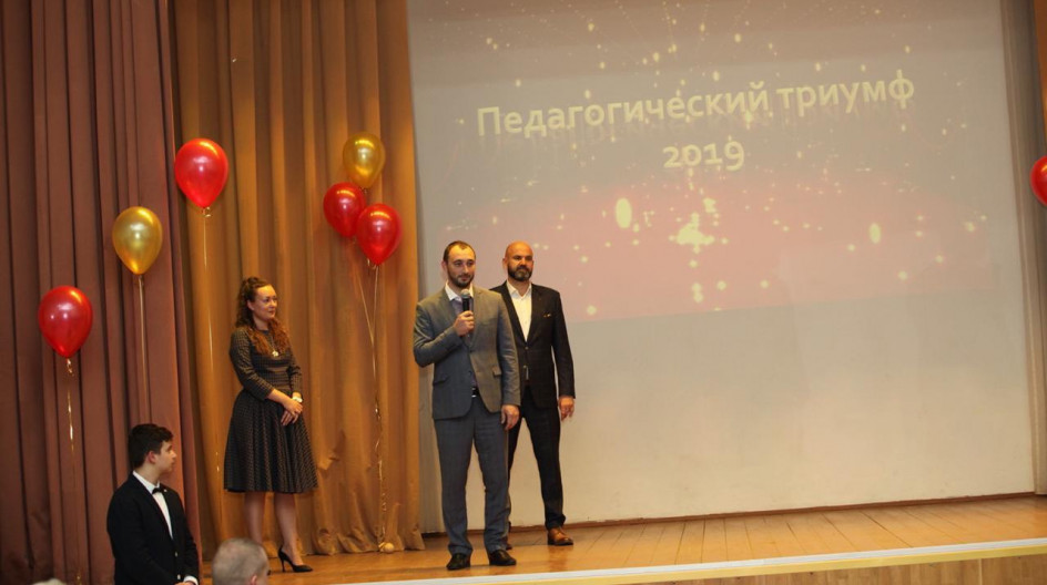 Алексей Солдатенко поздравил учителей Дубковской школы с Днем учителя