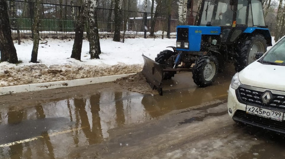 Алексей Солдатенко помог Лесногородской школе с уборкой снега