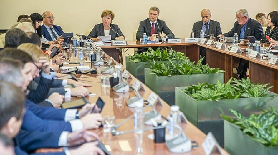 Депутаты приняли участие в заседании Совета депутатов