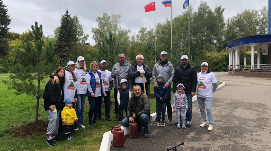Алексей Солдатенко принял участие в акции "Наш лес. Посади свое дерево" на территории Лесногородской школы