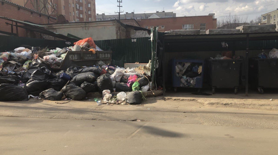 Алексей Солдатенко провел в Лесном Городке рейд по проверке своевременности вывоза мусора