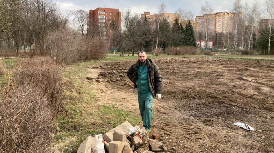 Алексей Солдатенко принял участие в субботнике в поселке ВНИИССОК
