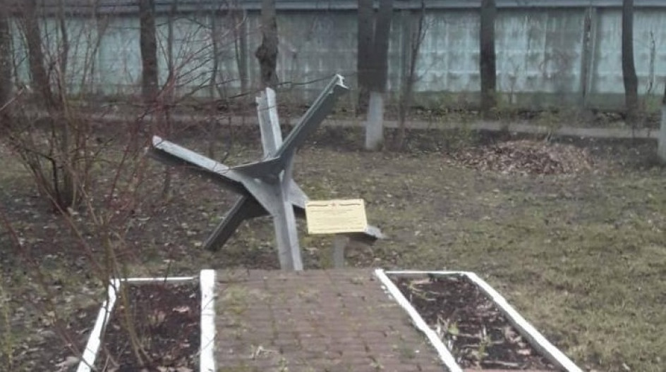 Алексей Солдатенко организовал проведение субботника на воинском мемориале в поселке ВНИИССОК