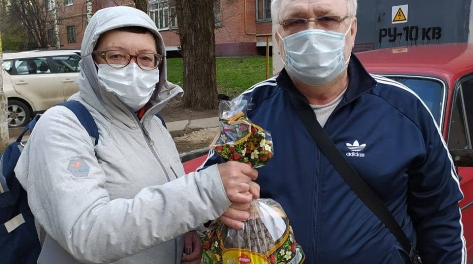 Алексей Солдатенко организовал и провел акцию по вручению куличей нуждающимся жителям