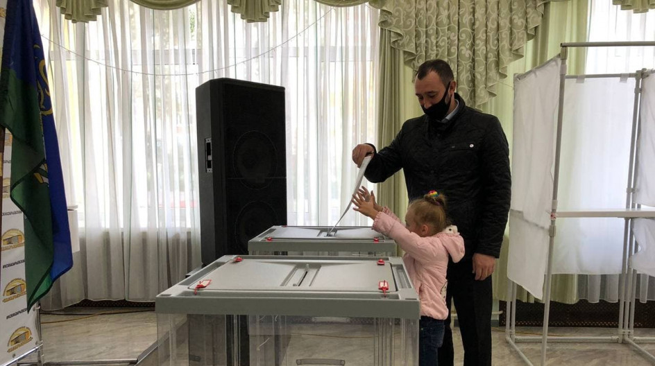 Проголосовал на избирательном участке №3605 в культурно-спортивном комплексе «Назарьевский»