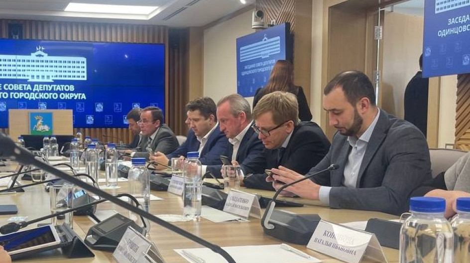 Депутаты-единороссы приняли участие во внеочередном заседании Совета депутатов