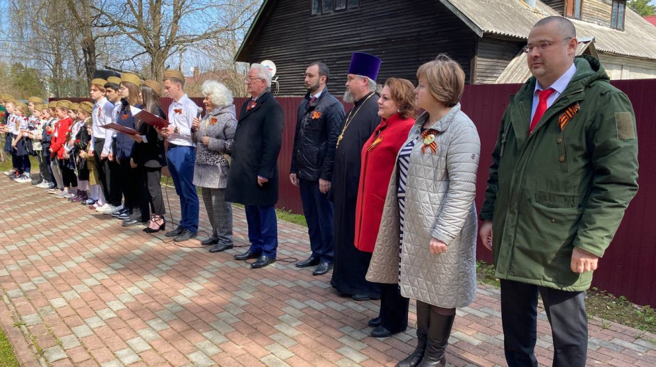 Алексей Солдатенко принял участие в вахте памяти у мемориального комплекса на братской могиле воинов Красной Армии в Лесном Городке