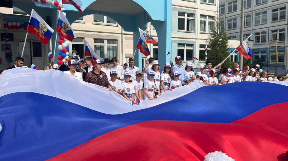 Алексей Солдатенко принял участие в праздновании Дня государственного флага России в поселке ВНИИССОК