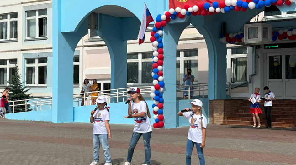 Алексей Солдатенко принял участие в праздновании Дня государственного флага России в поселке ВНИИССОК